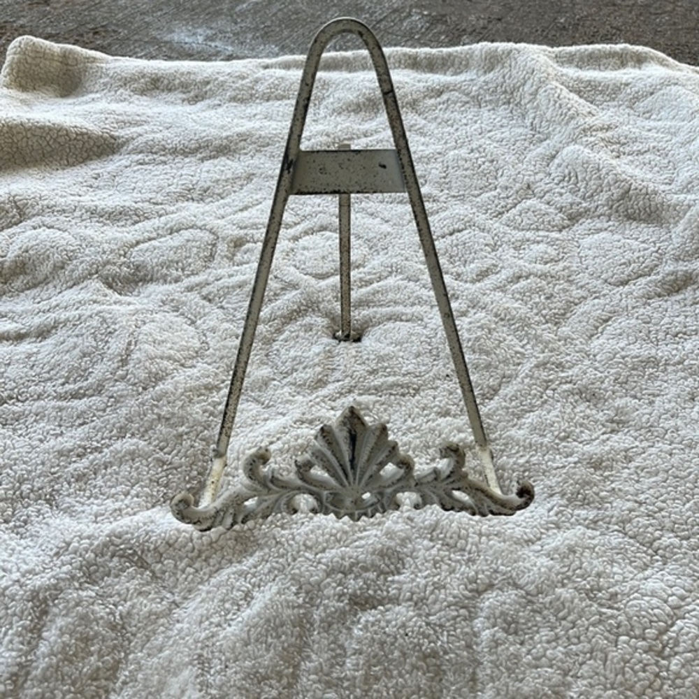 Distressed Easel